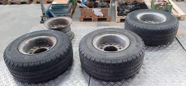 Gebrauchte Michelin Reifen mit Felgen, 180 / 70 R8 XCM, Artikel - Nr. : 81.99999 - 9999